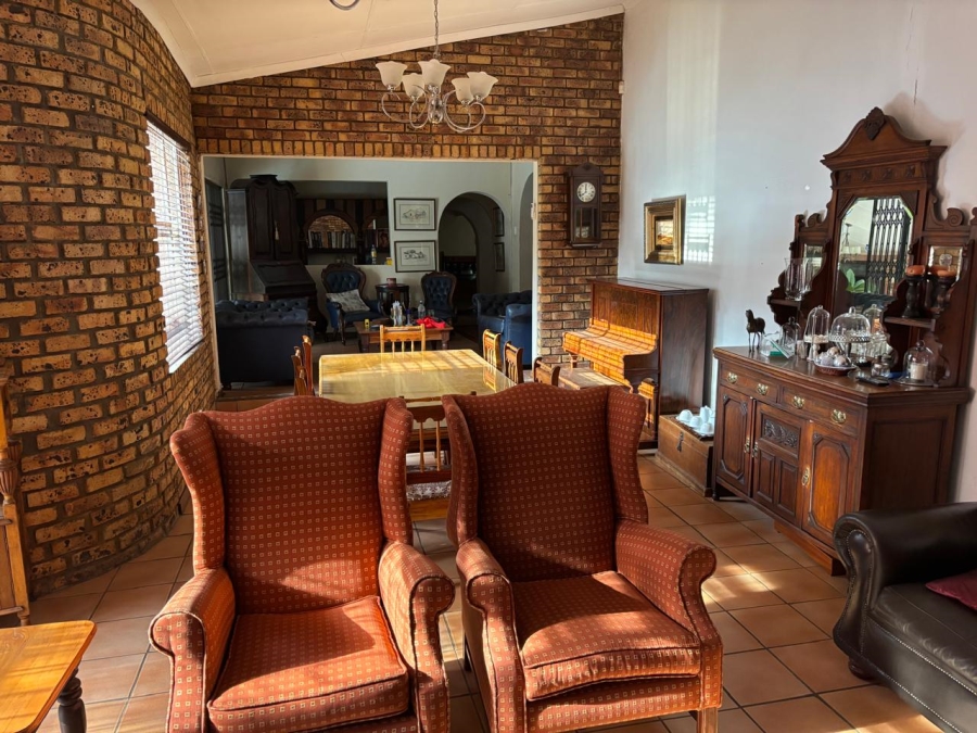 5 Bedroom Property for Sale in Safari Gardens North West